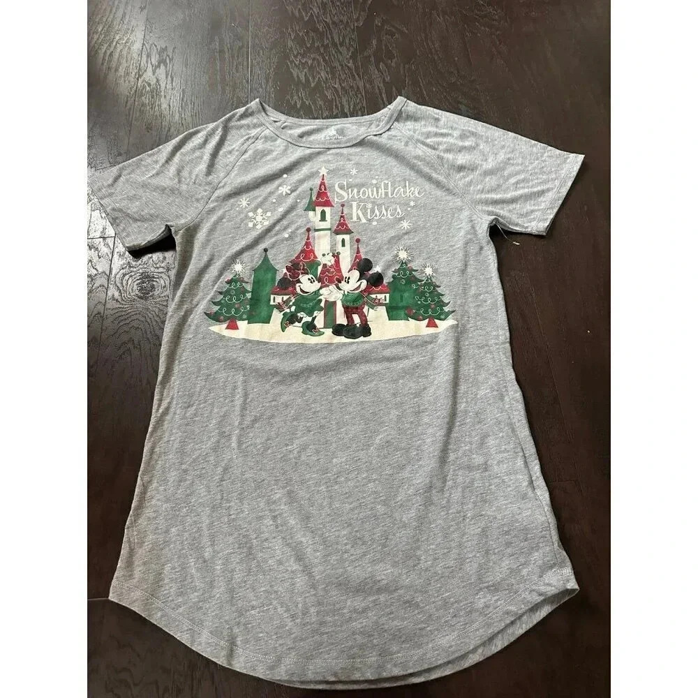 Women Shirt Short Sleeved Holiday Christmas Snowflake Kisses‎ b42